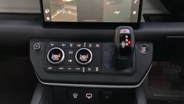 Land Rover Defender 3.0 D250 X-Dynamic HSE 110 5dr Auto Diesel Estate